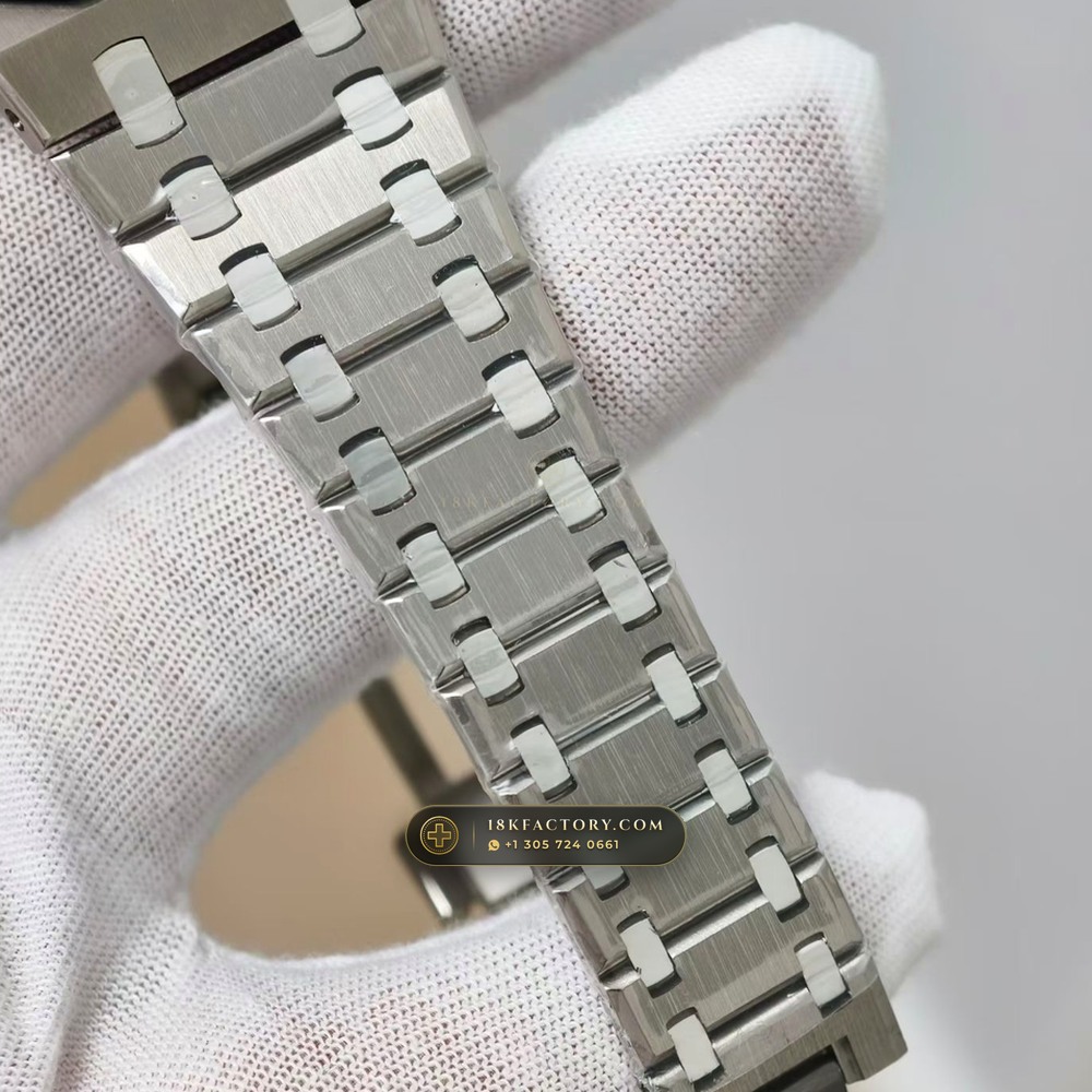 Audemars Piguet Royal Oak Jumbo Extra-Thin 39mm Ref. 15202IP.OO.1240IP.01 — XRF Certified Edition — Studio Gallery Plate VII in Grade 5 Titanium Monobloc (93.6g Verified Mass, Audemars Piguet Cal. 2121 Ultra-Thin)