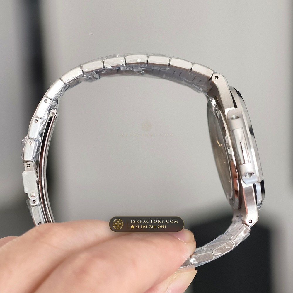 Patek Philippe Nautilus Self-Winding Custom SW Dial Ref. 5711/1A — XRF Certified Edition — Studio Gallery Plate VII in 904L Stainless Steel Custom Architecture (115.1g Verified Mass, Patek Philippe Cal. 26-330 S C / Cal. 324 S C - 21K Gold Rotor)