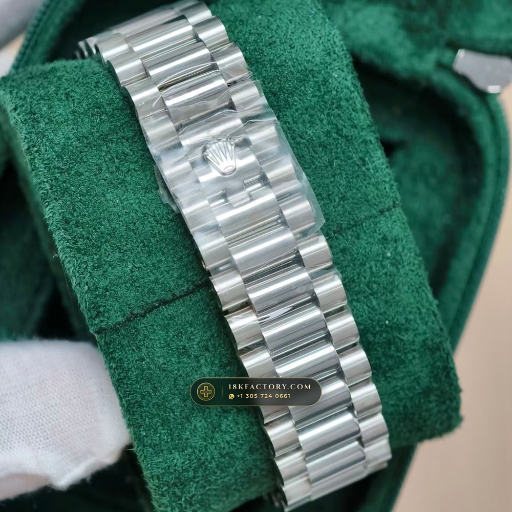 Rolex Day-Date 40 Iridescent Natural Mother-of-Pearl Dial 18K Everose Gold Ref. 228235 — XRF Certified Edition — Studio Gallery Plate VII in 18K Rose Gold Au750 (210.9g Verified Mass, Rolex Manufacture Cal. 3255 - 70h Power Reserve)