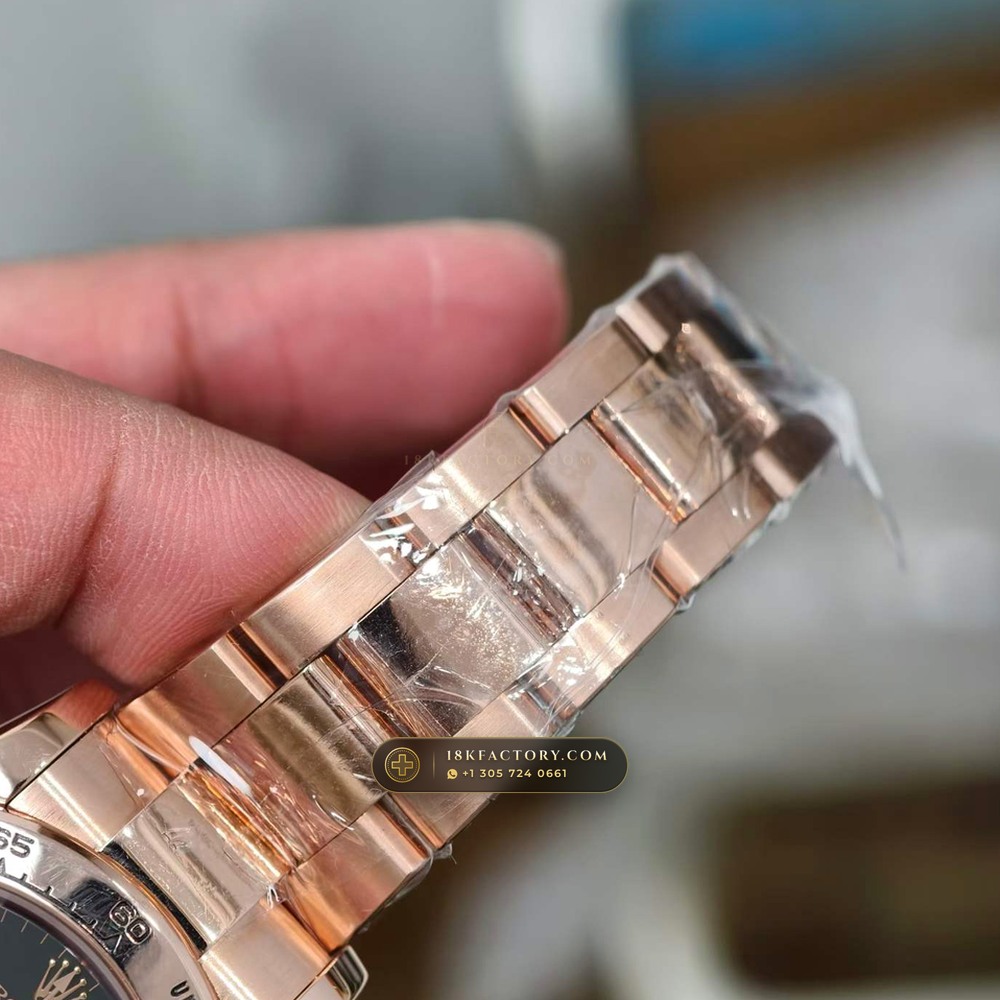 Rolex Cosmograph Daytona 18K Everose Gold Deep Crystal Optics Ref. 116505 — XRF Certified Edition — Studio Gallery Plate VII in 18K Rose Gold Au750 (216.8g Verified Mass, Rolex Manufacture Cal. 4130 - 72h Power Reserve)