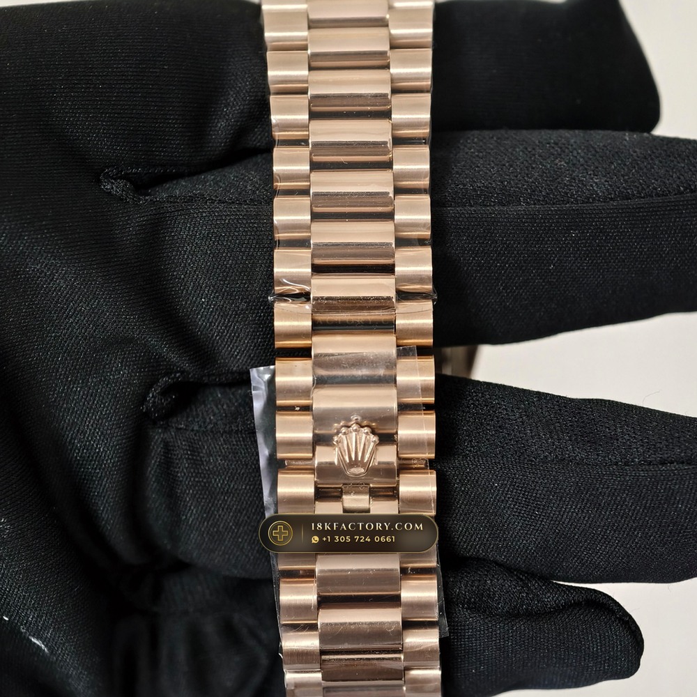 Rolex Day-Date 40 18K Everose Gold Geneva Atelier Spec Ref. 228235 — XRF Certified Edition — Studio Gallery Plate VII in 18K Rose Gold Au750 (210.5g Verified Mass, Rolex Manufacture Cal. 3255 - 70h Power Reserve)