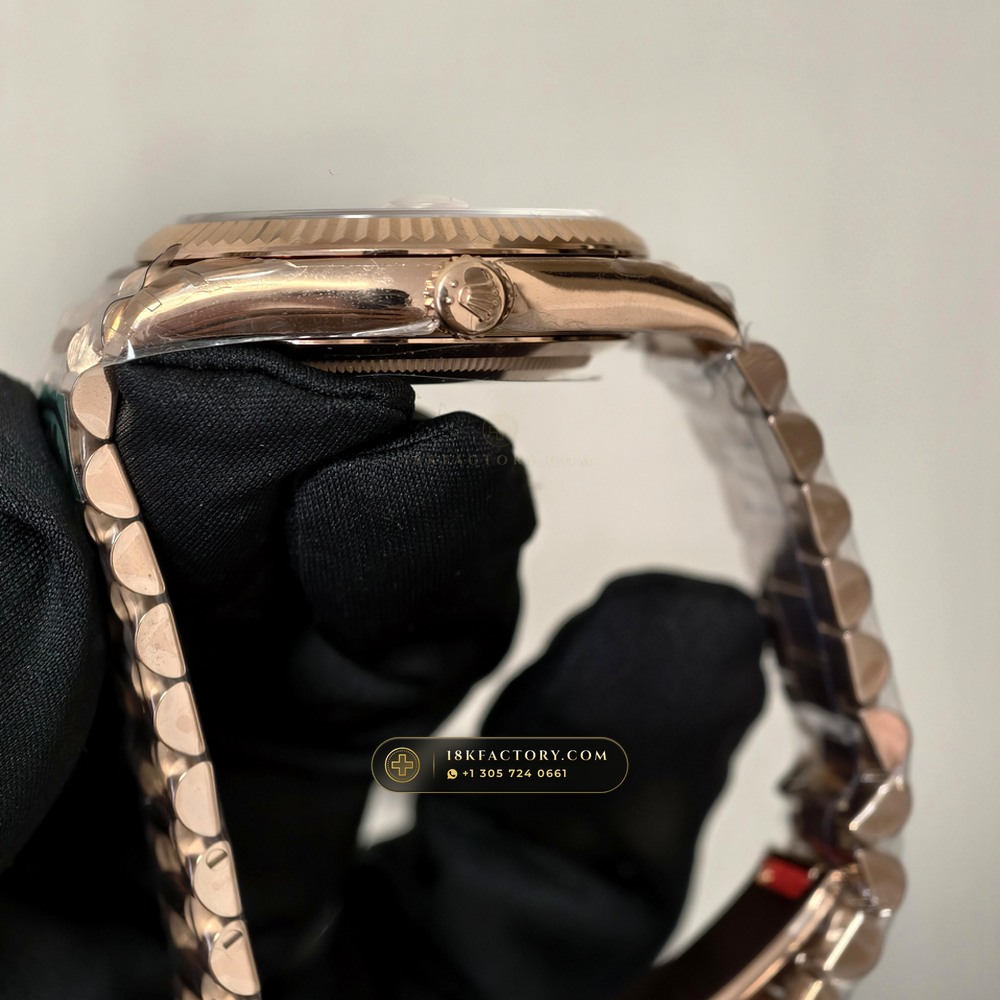 Rolex Day-Date 40 18K Everose Gold Chronometer Regulated Spec Ref. 228235 — XRF Certified Edition — Studio Gallery Plate VII in 18K Rose Gold Au750 (210.4g Verified Mass, Rolex Manufacture Cal. 3255 - 70h Power Reserve)