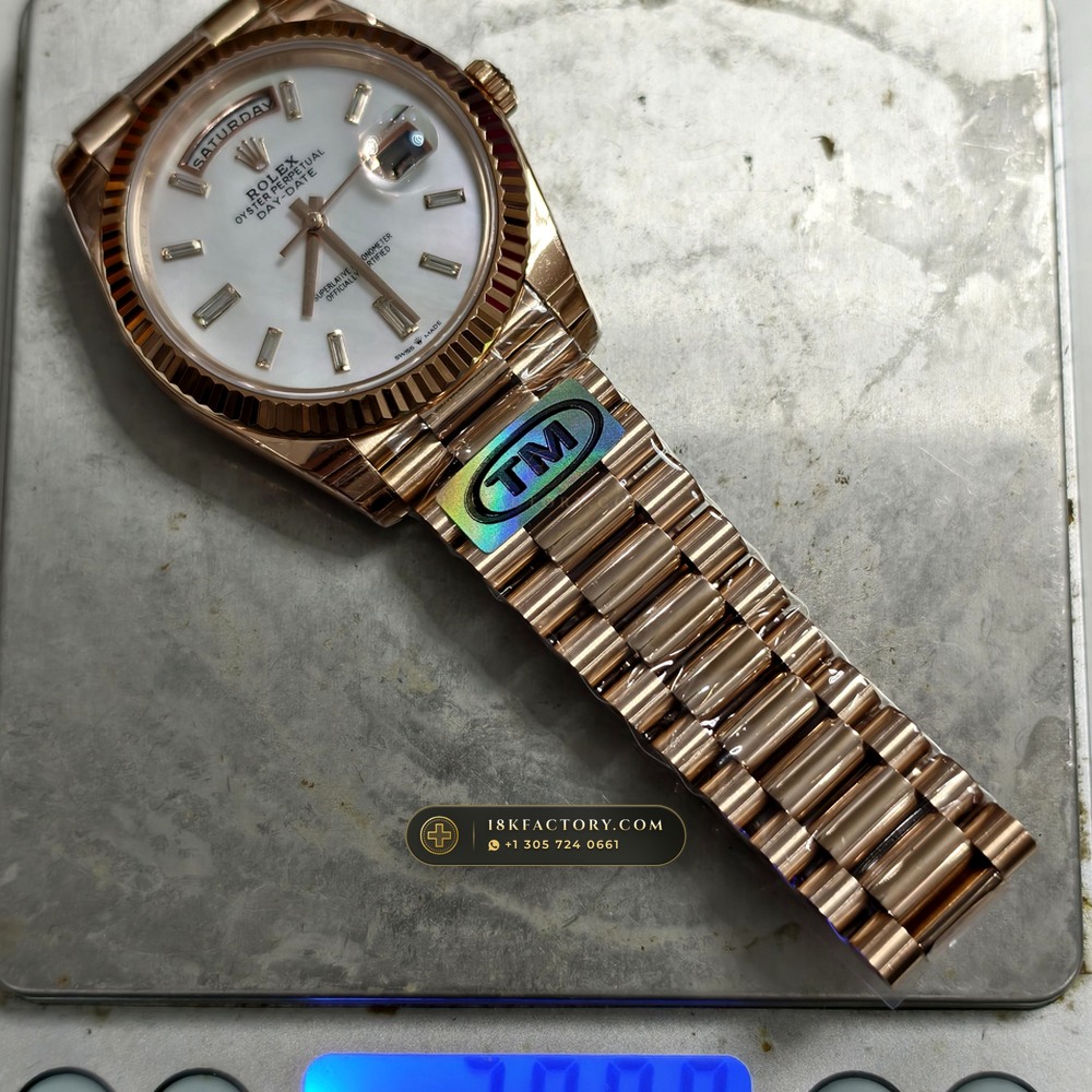 Rolex Day-Date 40 Iridescent Natural Mother-of-Pearl Dial 18K Everose Gold Geneva Atelier Spec Ref. 228235 — XRF Certified Edition — Studio Gallery Plate IX in 18K Rose Gold Au750 (210.8g Verified Mass, Rolex Manufacture Cal. 3255 - 70h Power Reserve)