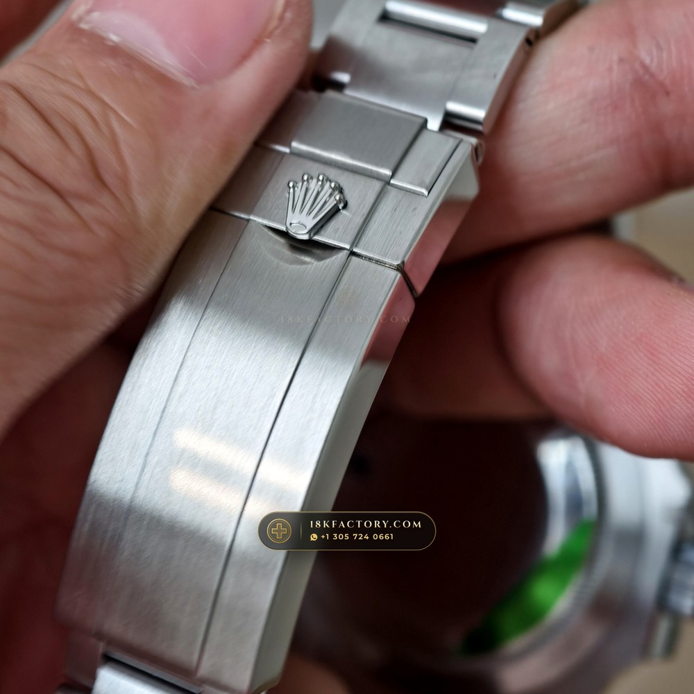 Rolex Submariner Date Hulk Sunburst Green Dial Ref. 116610LV — XRF Certified Edition — Studio Gallery Plate XI in 904L Stainless Steel Custom Architecture (156.7g Verified Mass, Rolex Manufacture Cal. 3135)