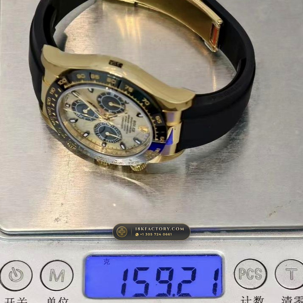 Rolex Cosmograph Daytona 18K Yellow Gold Geneva Atelier Spec Ref. 116518LN — XRF Certified Edition — Studio Gallery Plate IX in 18K Yellow Gold Au750 (160.7g Verified Mass, Rolex Manufacture Cal. 4130 - 72h Power Reserve)