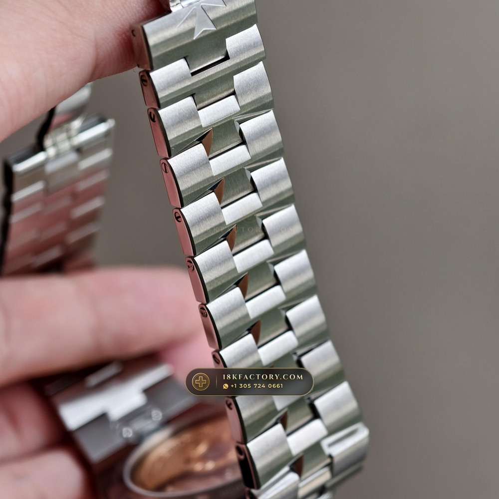Vacheron Constantin Overseas Self-Winding 41mm Ref. 4500V/110A-B128 — XRF Certified Edition — Studio Gallery Plate IX in 904L Stainless Steel Custom Architecture (152.1g Verified Mass, Vacheron Constantin Cal. 5100 - 22K Gold Maltese Rotor)